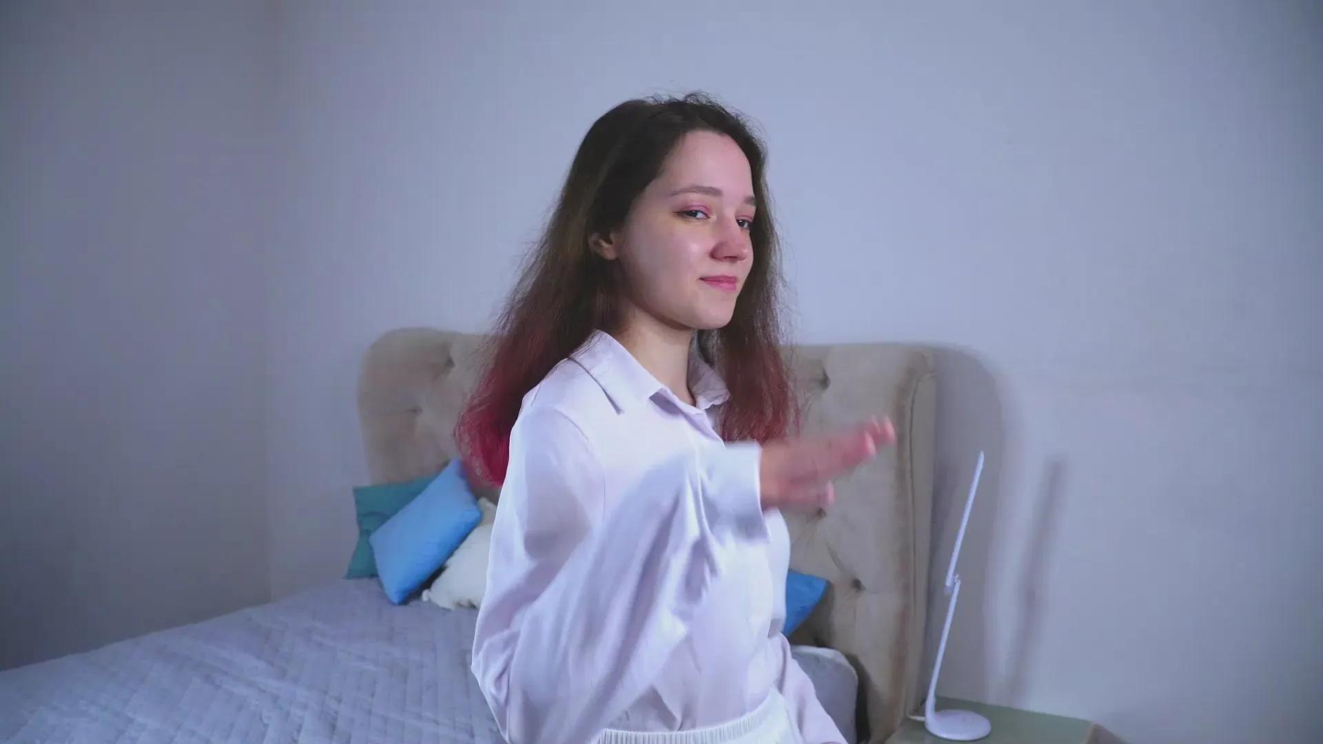 Offline MonserrateMax on Cam4