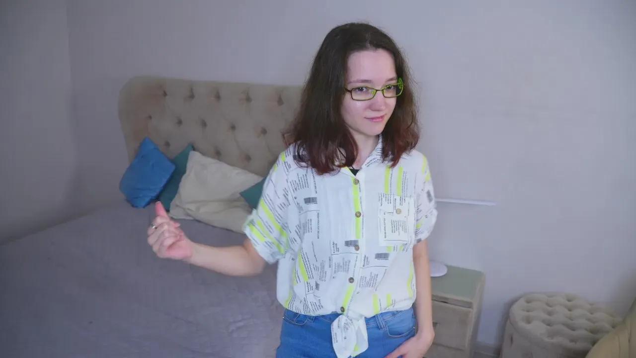 Offline MonserrateMax on Cam4