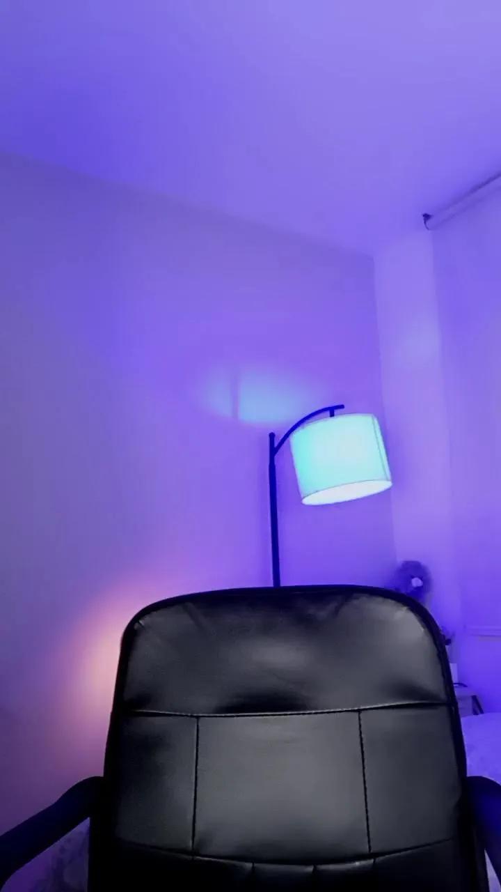 Offline MonyCat_ on Cam4