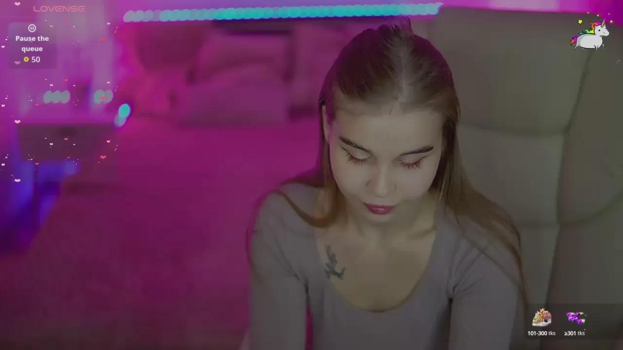 Offline MyLolaSky on Cam4