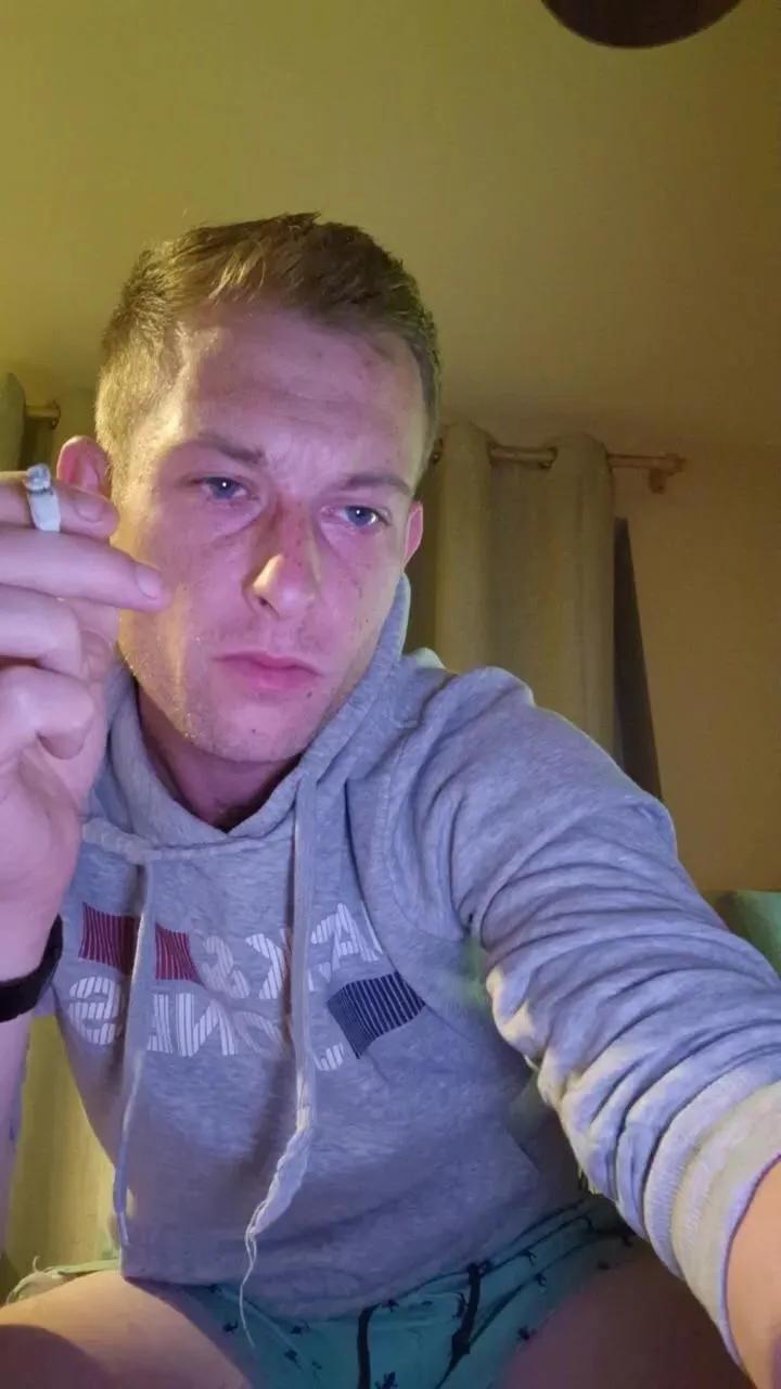 Naughtyvirgin22 on Cam4