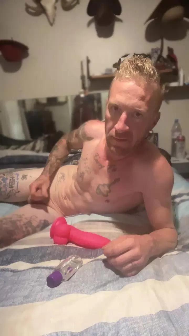 Offline Needtopleaseu on Cam4