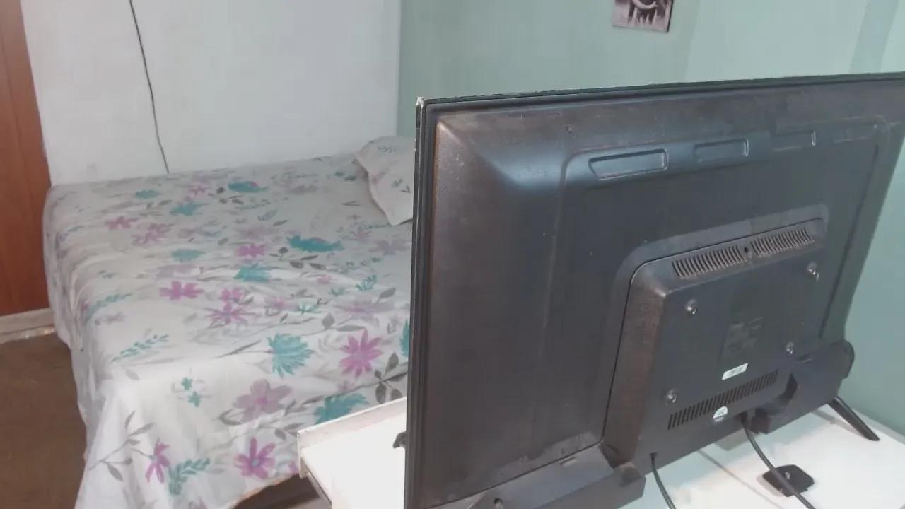 Offline nicollesanders on Cam4