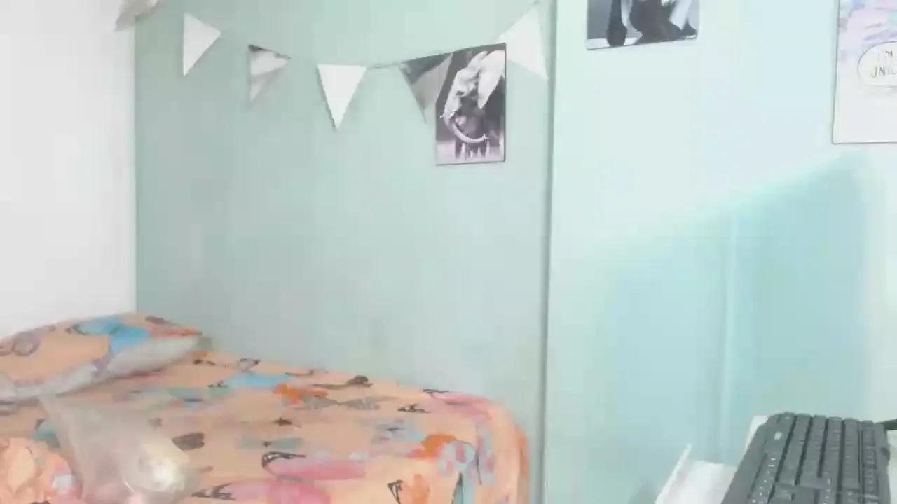 Offline nicollesanders on Cam4