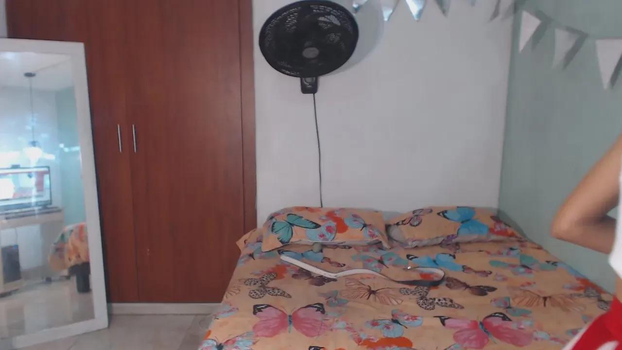 Offline nicollesanders on Cam4