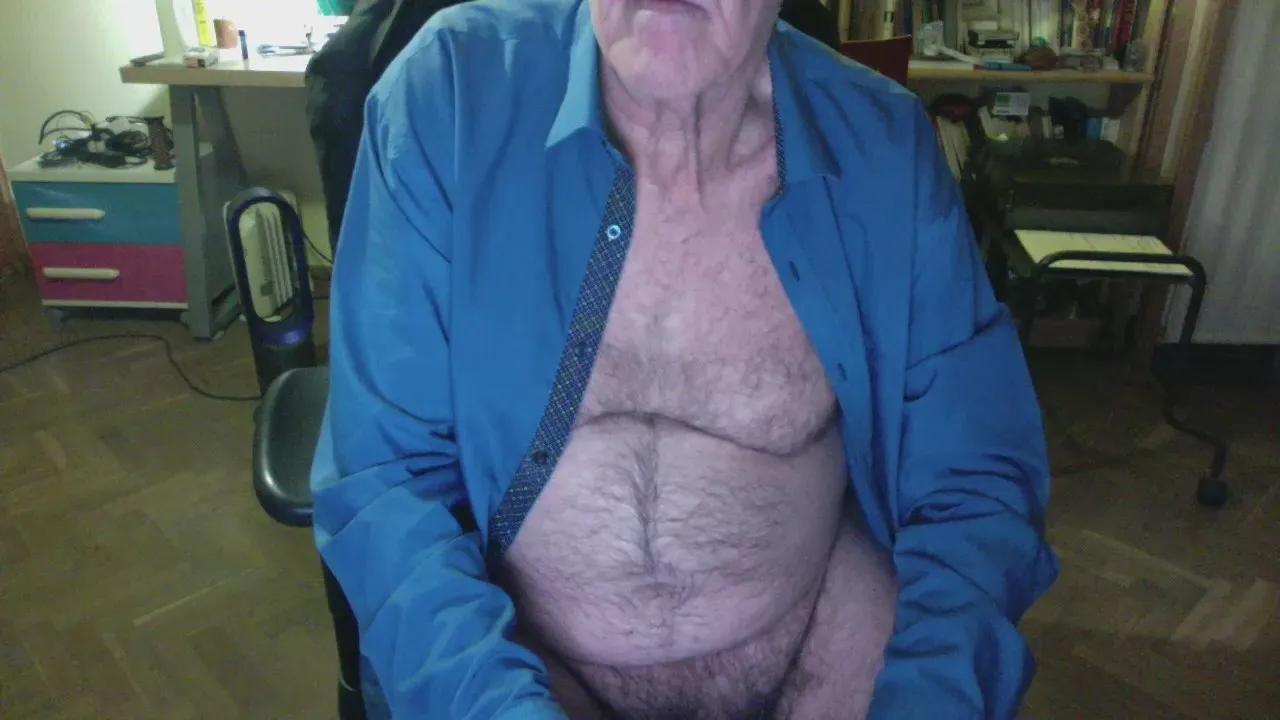 Offline nizi31 on Cam4