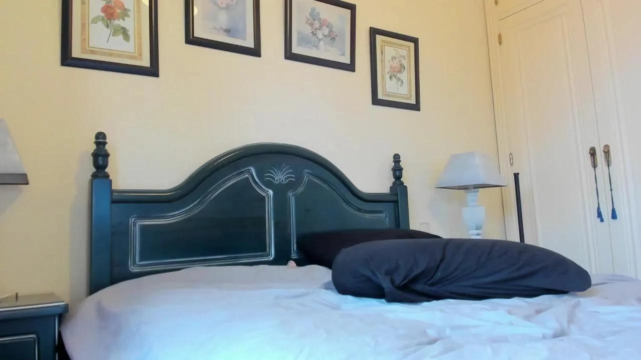 Offline nycole_new on Cam4