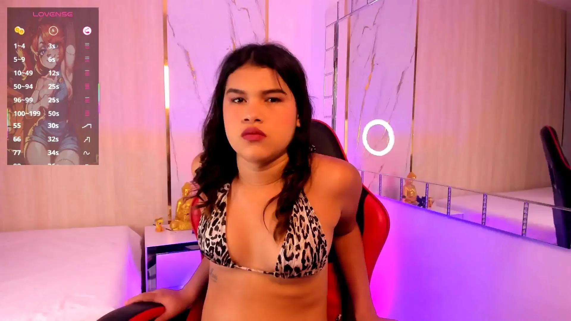 Offline PetiteAri on Cam4