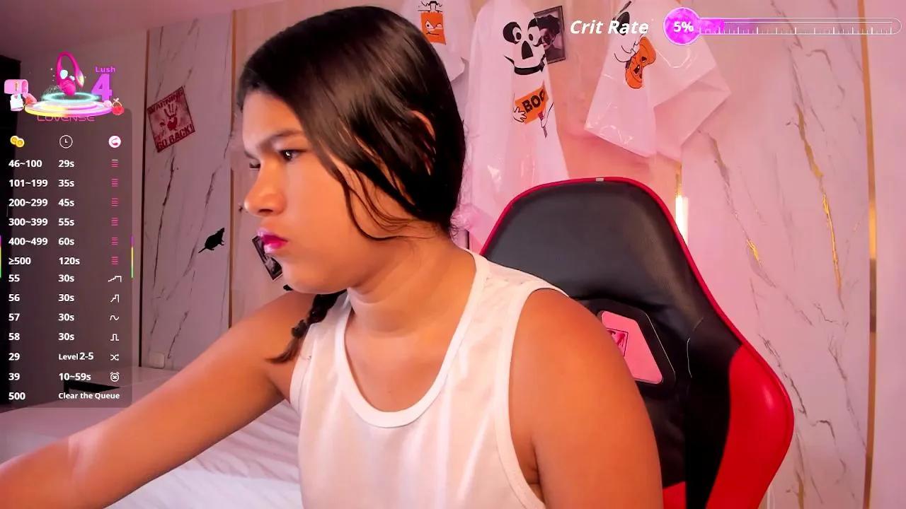 Offline PetiteAri on Cam4