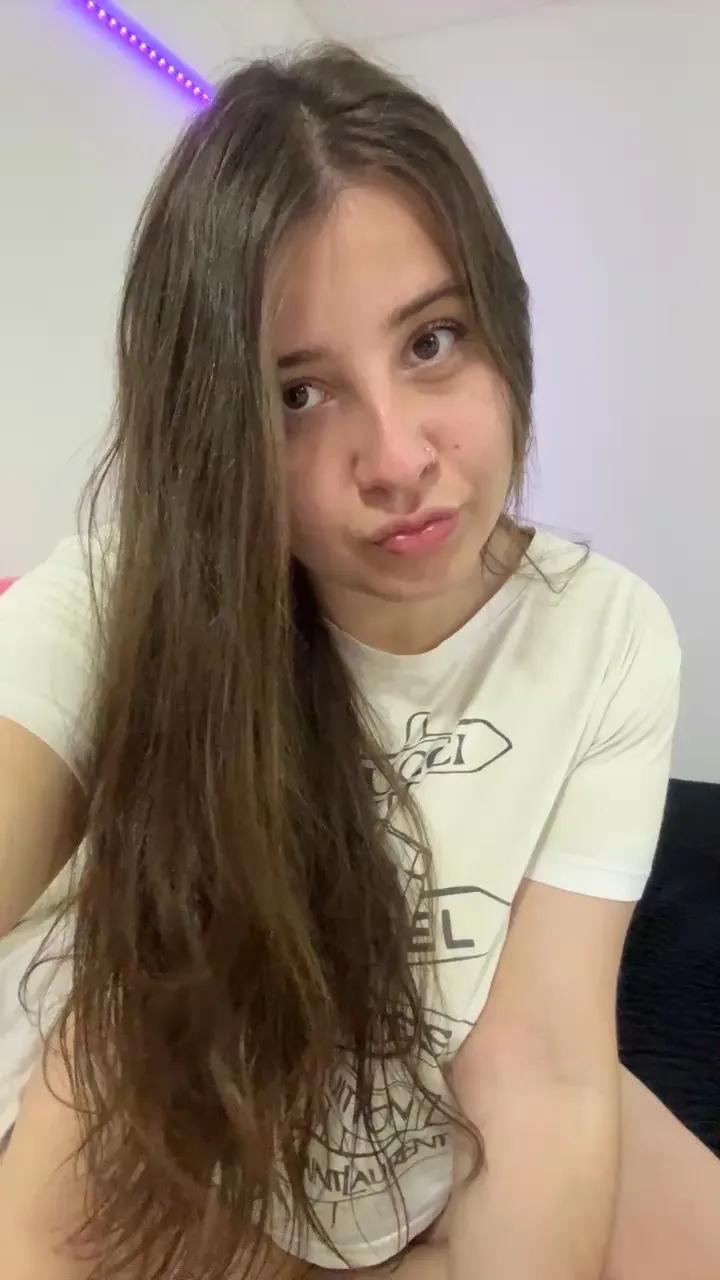 Offline Pradaxxx2 on Cam4