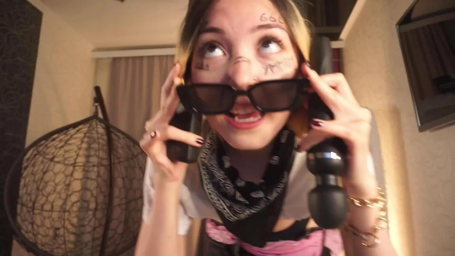 Offline Pussy_Pikmi on Cam4