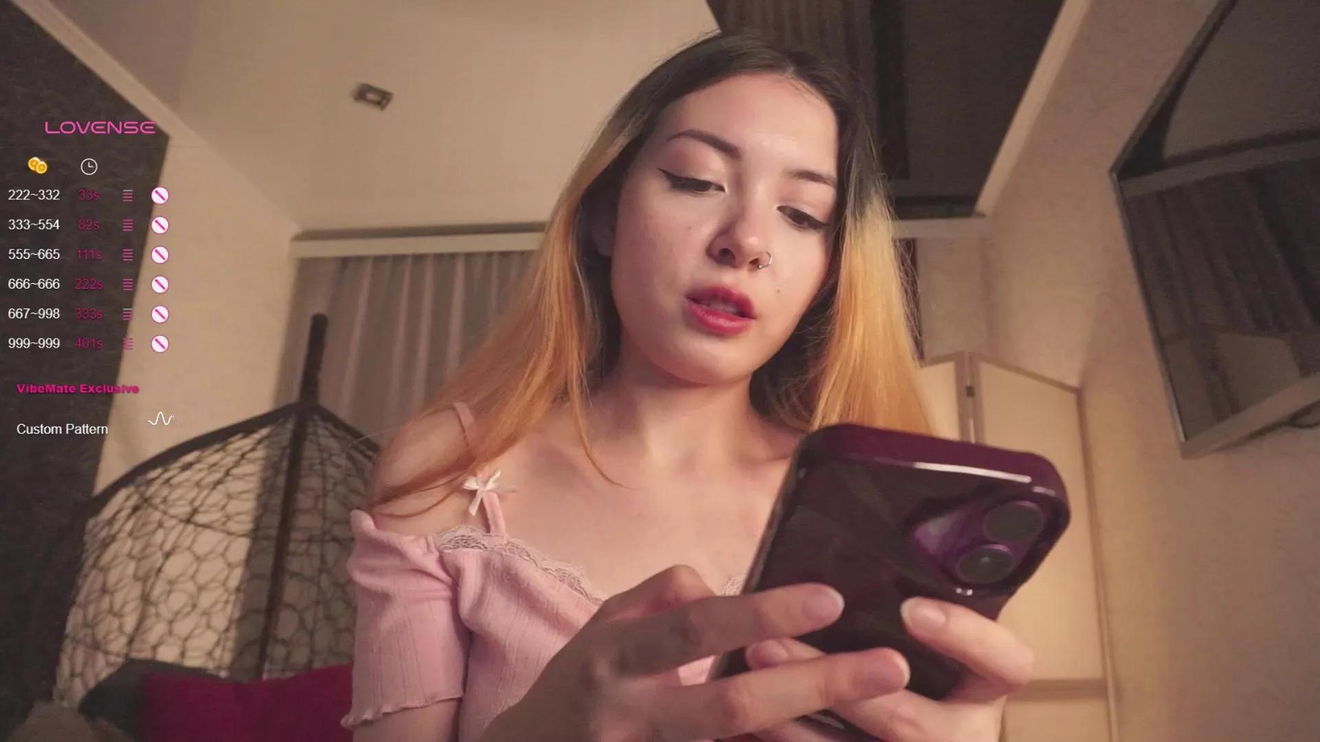 Offline Pussy_Pikmi on Cam4