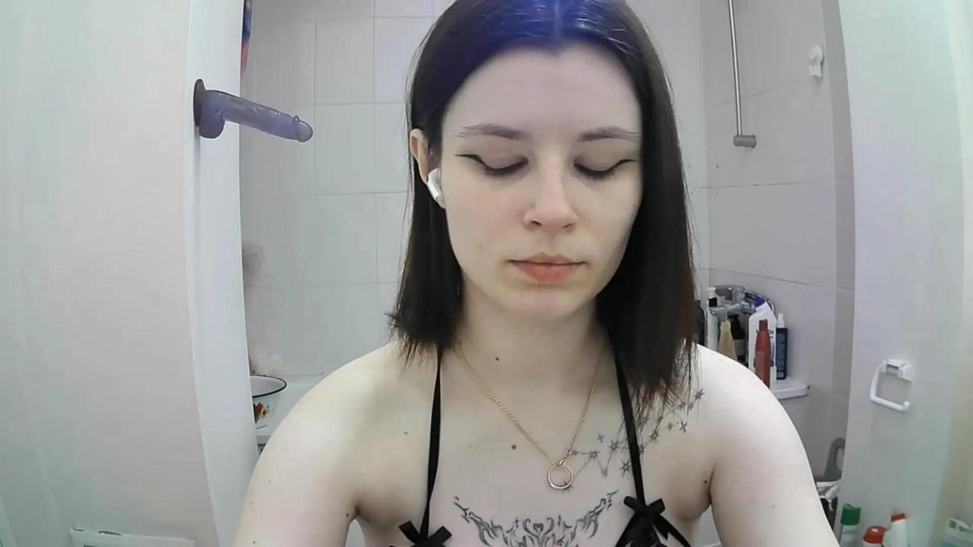 QueenieGriscom on Cam4 