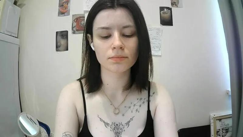 QueenieGriscom on Cam4