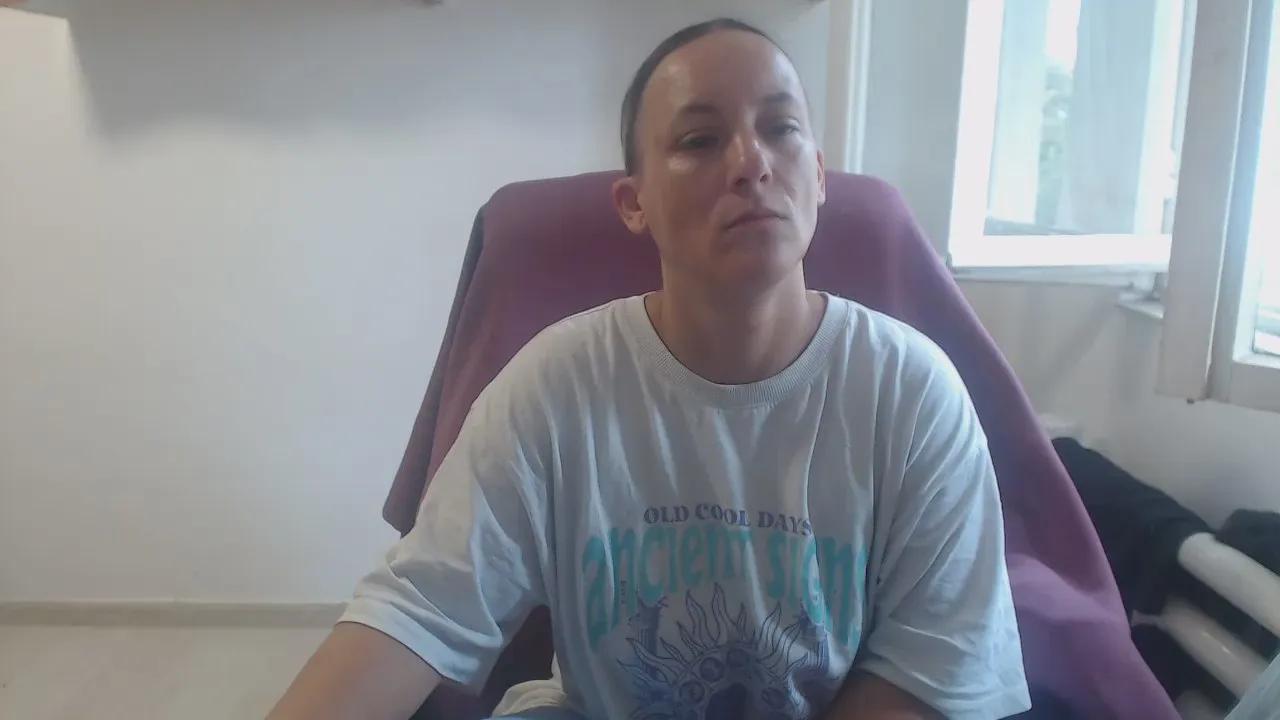 Offline queensinner on Cam4