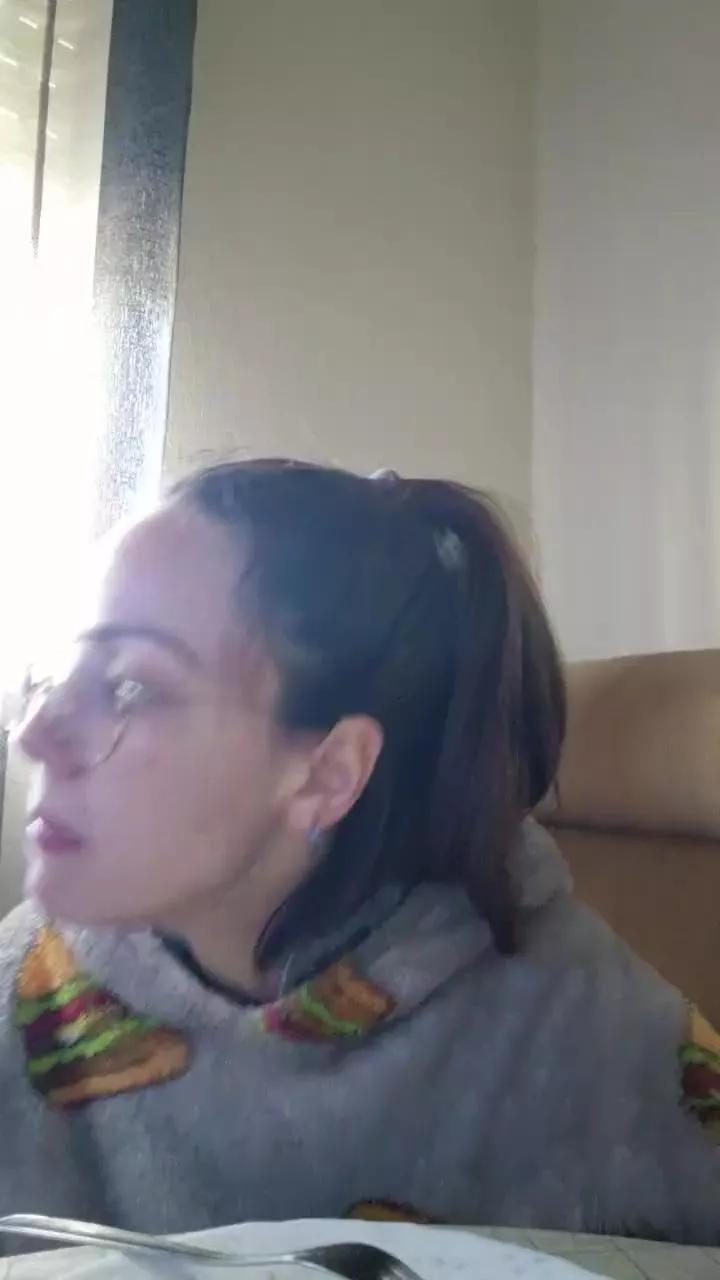 Offline Quenomirees on Cam4