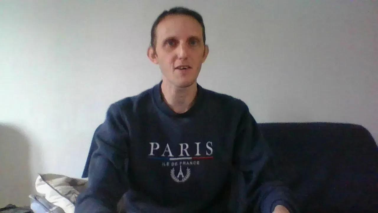 Offline R000000009 on Cam4