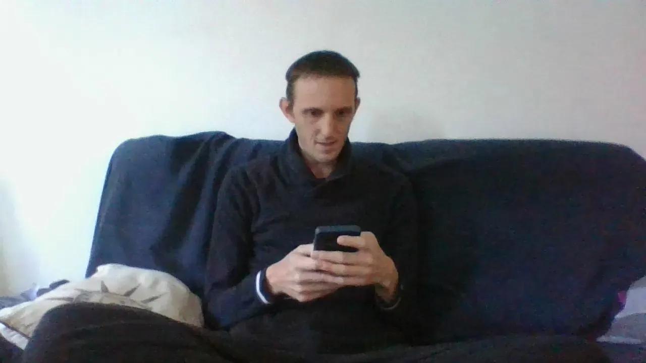 Offline R000000009 on Cam4