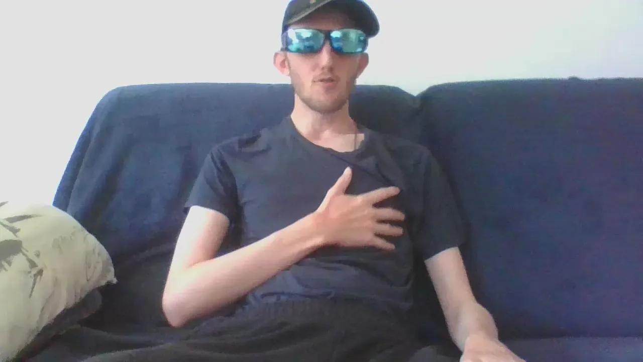 R000000009 on Cam4 
