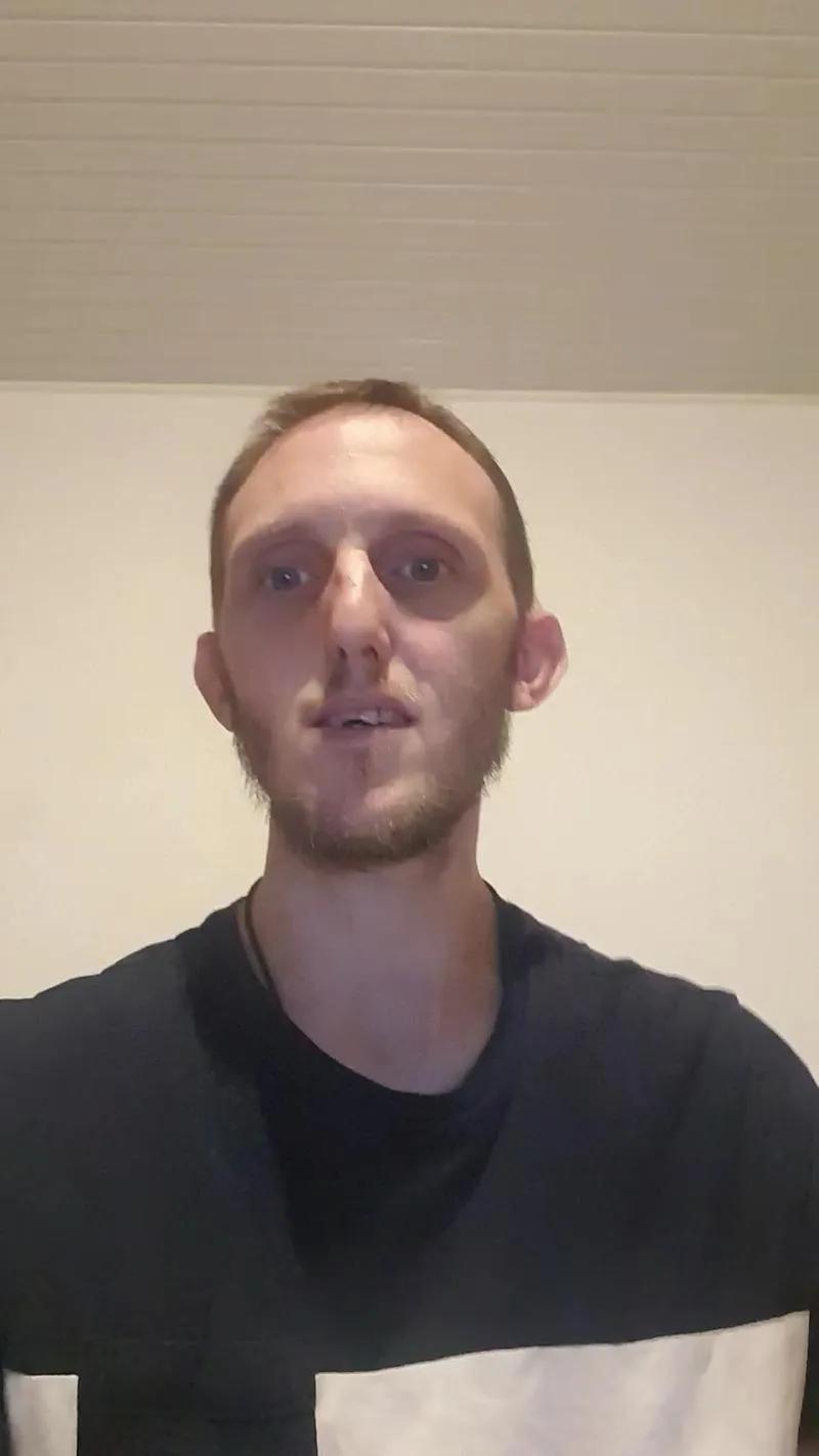 R000000009 on Cam4 