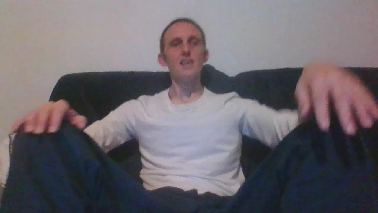 R000000009 on Cam4 