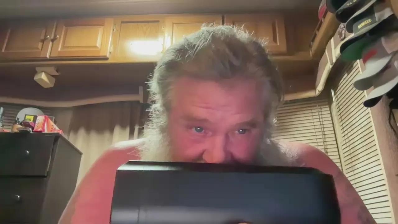 Offline rblyll on Cam4