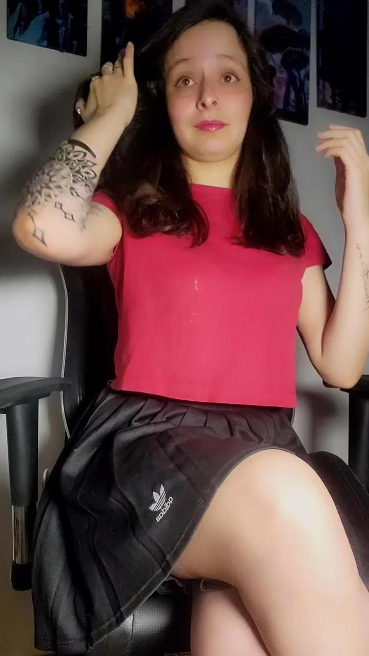 Offline Roxannepiggy on Cam4