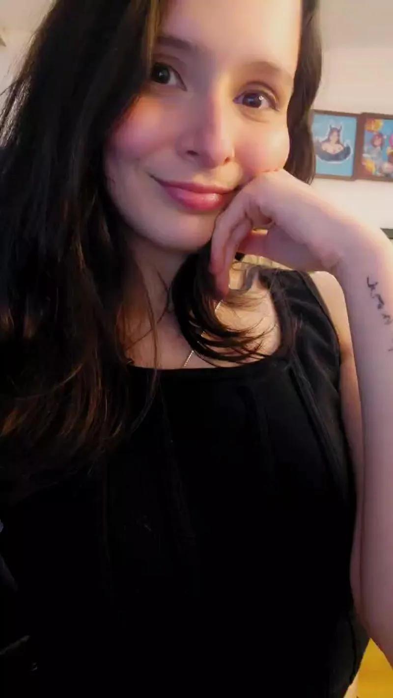 Offline Roxannepiggy on Cam4