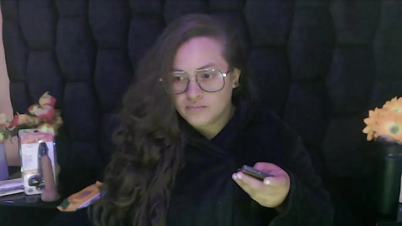 Sara_Thonson_ on Cam4 