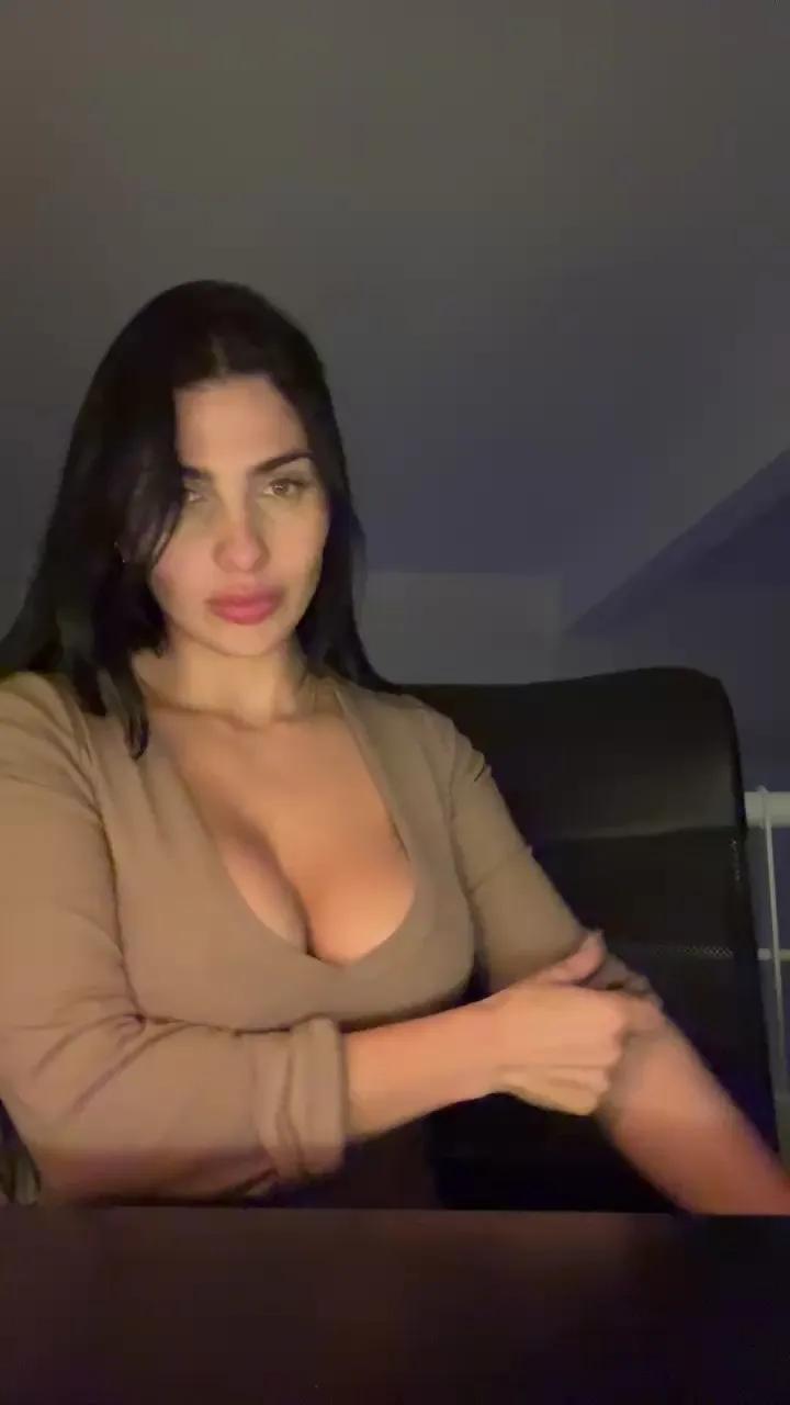 Sarah_Muller8 on Cam4 