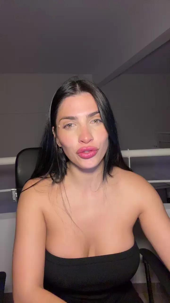 Sarah_Muller8 on Cam4 