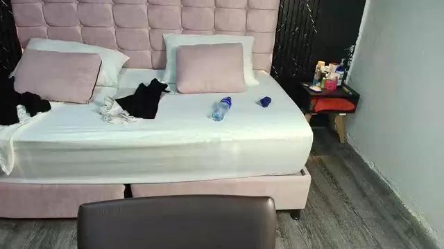 SashaRosee_ on Cam4 