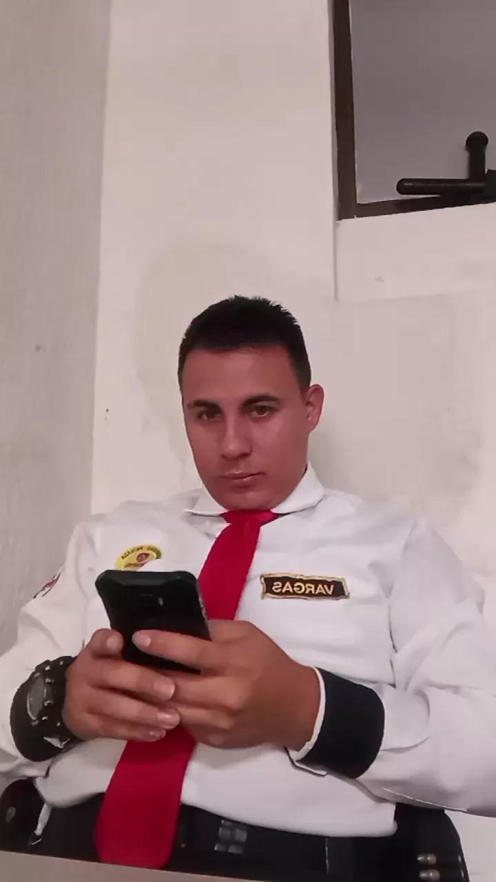 Offline Sergio201829 on Cam4