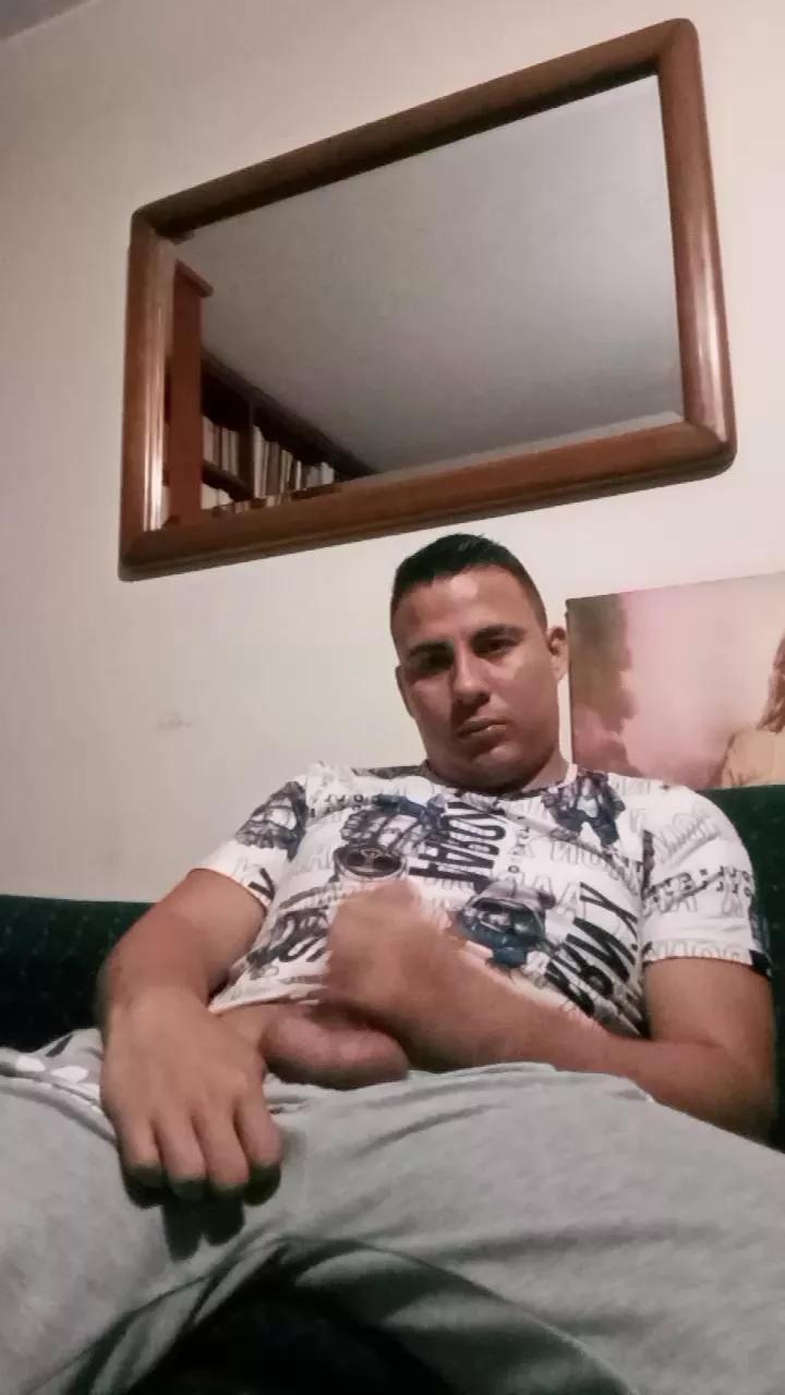 Offline Sergio201829 on Cam4