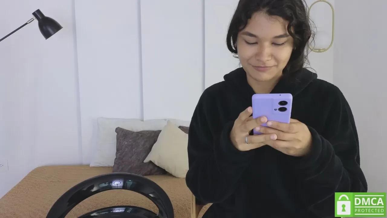 Offline sexychanell_18 on Cam4