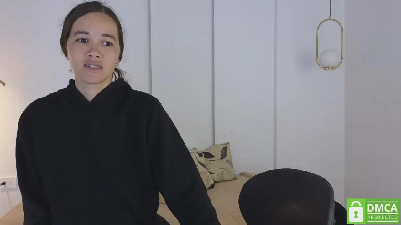 Offline sexychanell_18 on Cam4