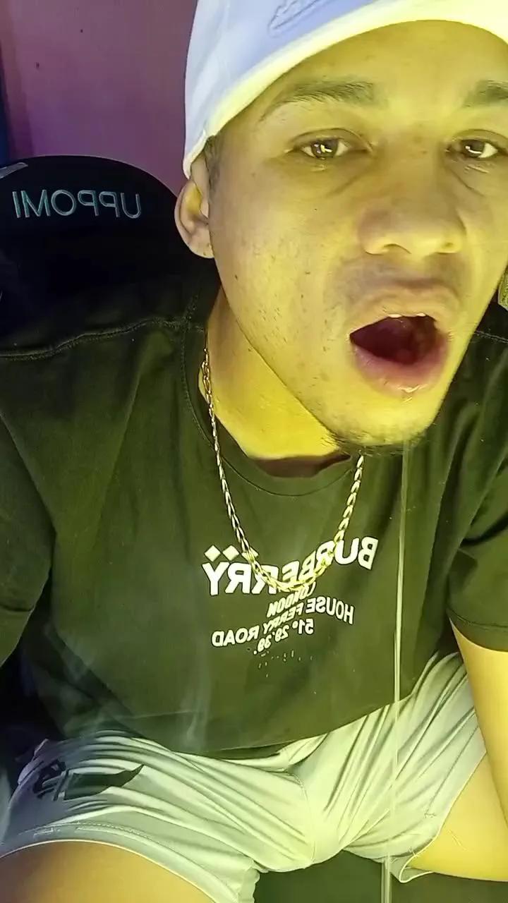 Sir_pissyoung on Cam4