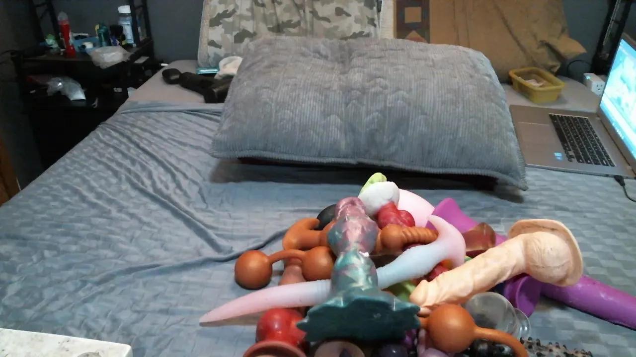 Offline Sluttyknotty on Cam4