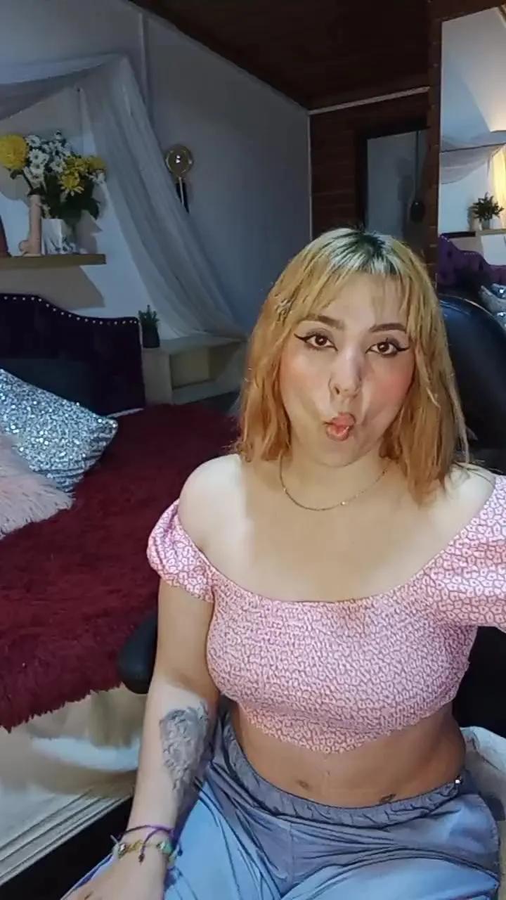 Offline sofhialyhh on Cam4