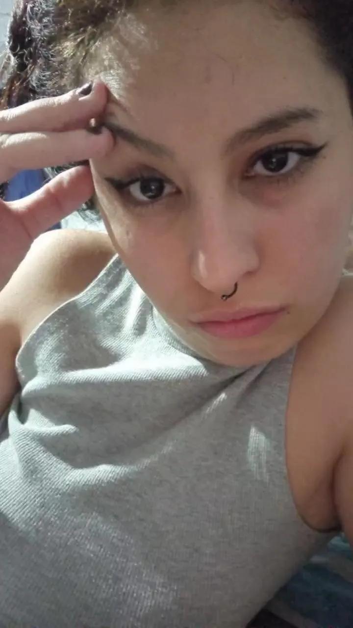 Stefanie18hot on Cam4