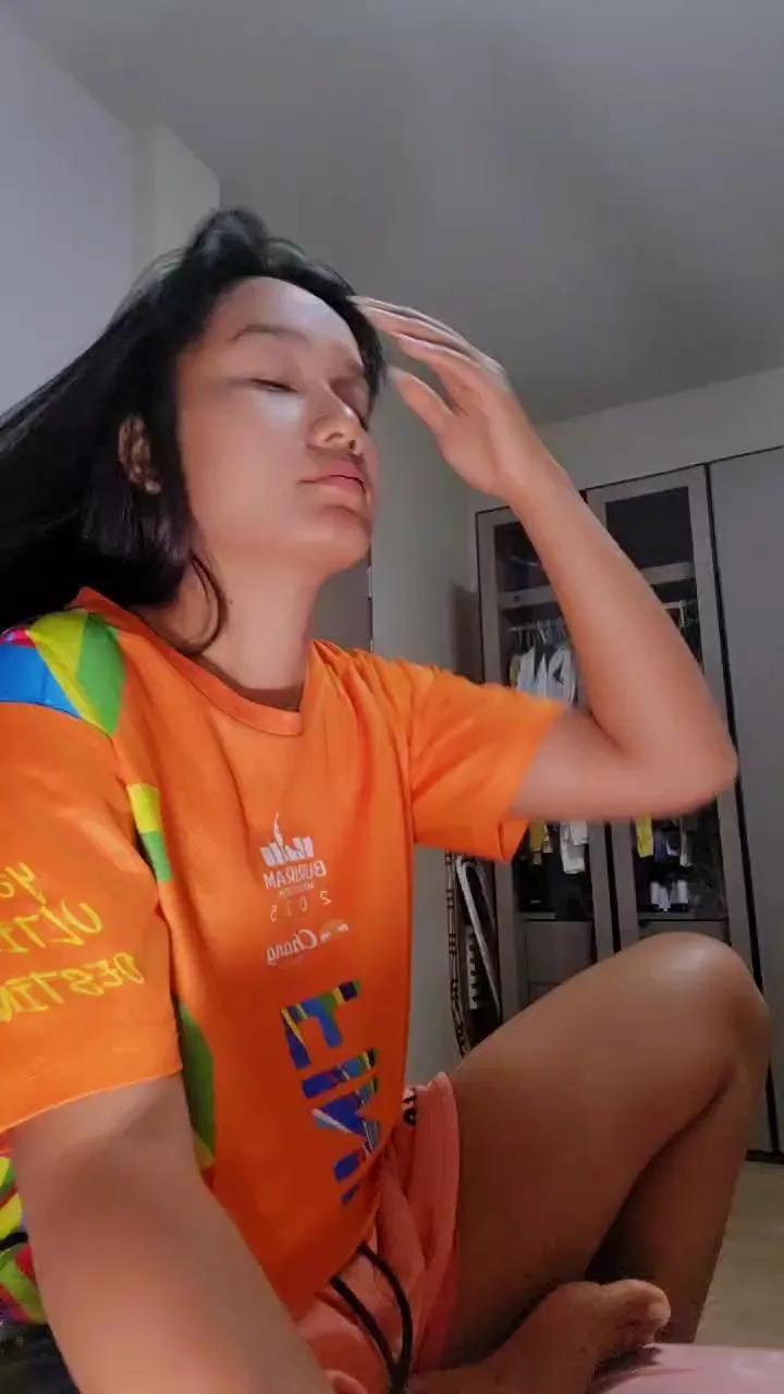 Offline studentthaigirl on Cam4