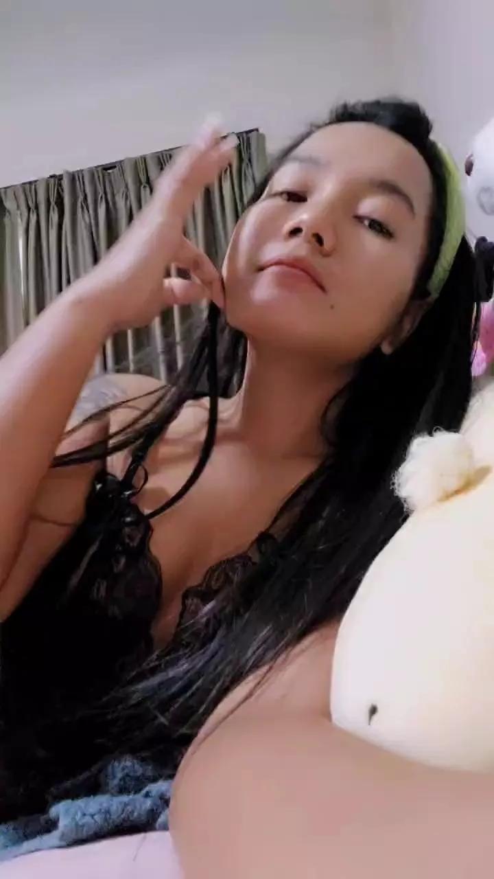 Offline studentthaigirl on Cam4