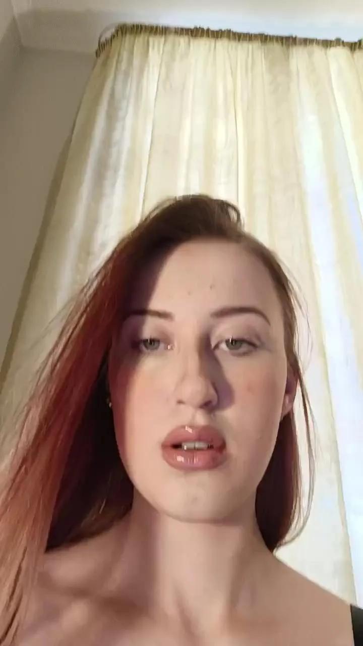 Offline SusieRedd on Cam4