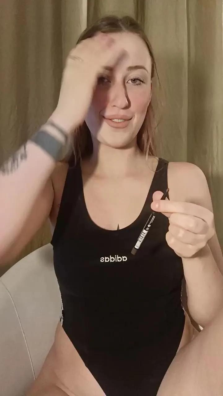 Offline SusieRedd on Cam4