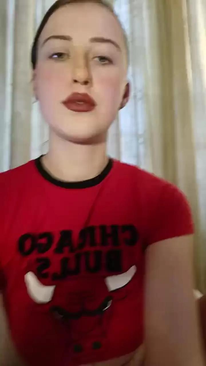 Offline SusieRedd on Cam4