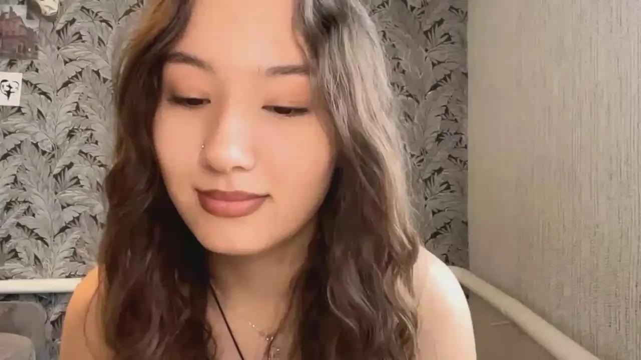 Offline SuzannLertora on Cam4