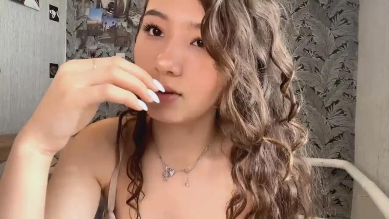 Offline SuzannLertora on Cam4