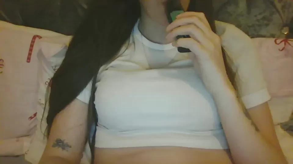 SweetTinyAnniex on Cam4 
