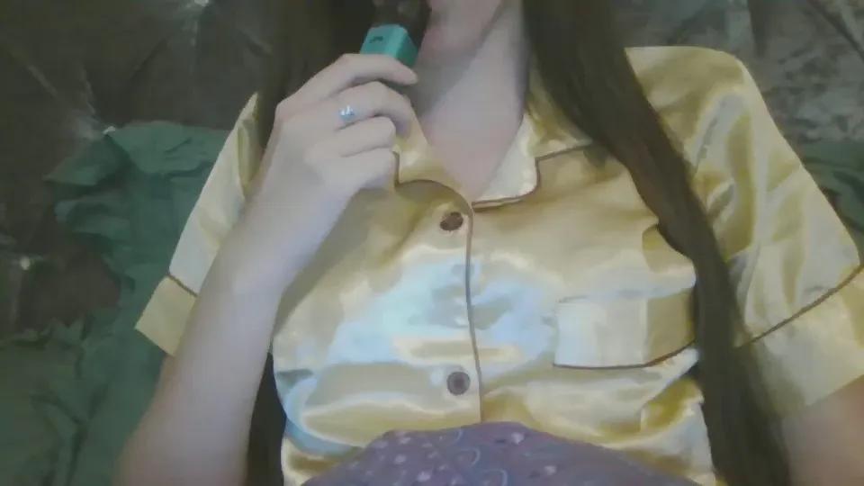 SweetTinyAnniex on Cam4 