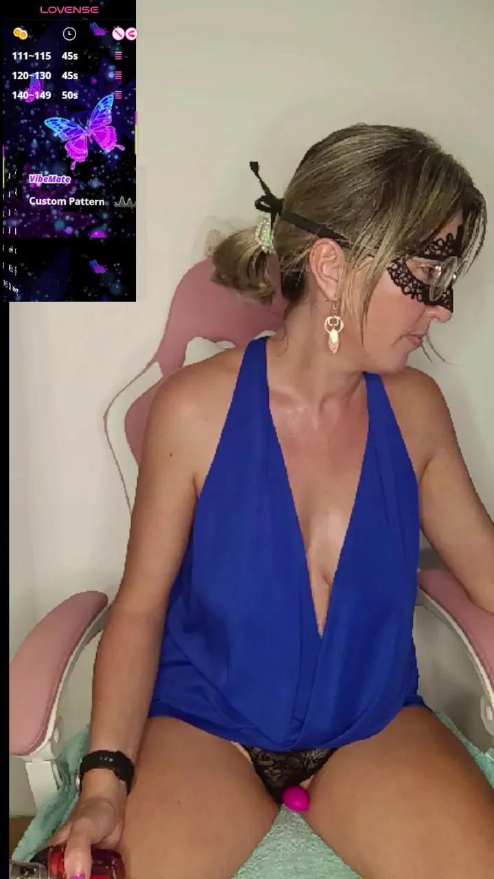 Titaly38 on Cam4 